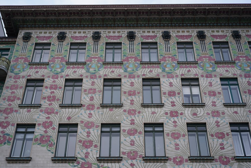 39F835D0-99CE-4AE6-841E-EBE4A0353743