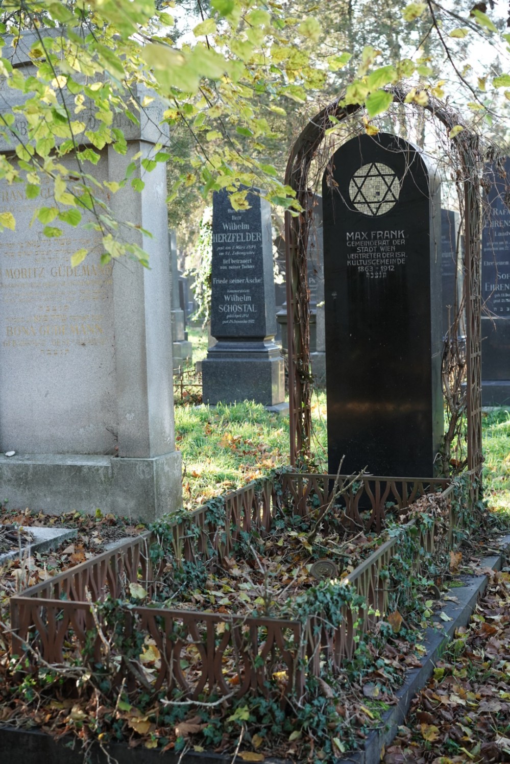 85F01E3D-4661-4B5B-8799-97C6C21D68C8