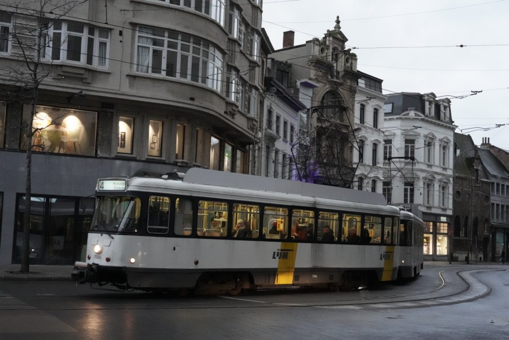 8D87D42A-E6EC-4BCB-AE70-45030472DB59